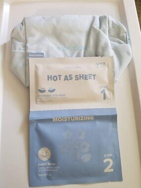 I Dew Care Hot as Sheet Make Up Bag Set